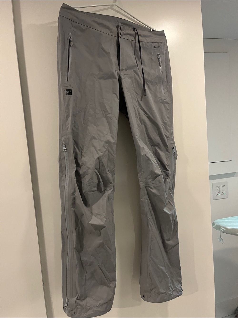 MEC Women’s Light Gray Waterproof Gore-Tex Shell Pants